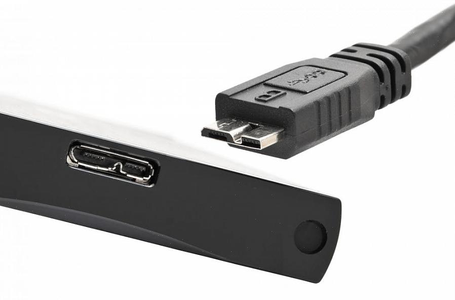 בכוננים קשיחים USB יש כלי עזר המאפשרים למשתמשים לגבות את הכונן הקשיח הפנימי של כל מחשב לכונן קשיח USB חיצוני
