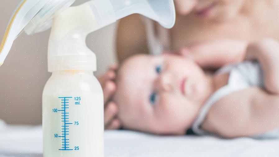 כך תשאב חלב אם ובקבוק להאכיל את התינוק שלך