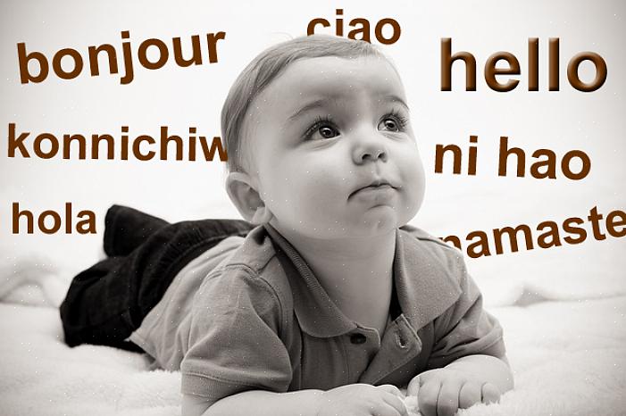 ללמוד כיצד לתקשר באמצעות מילים מובחנות הוא אחד מאבני הדרך ההתפתחותיות שעובר על ילדכם