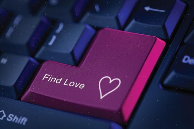 שיטת היכרויות פופולרית יותר ויותר היא למצוא אהבה ברשת
