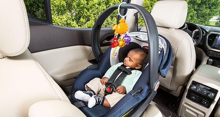 מושב בטיחות לתינוק (הנצמד היטב לעגלה) ובסיס מושב לרכב לתינוק