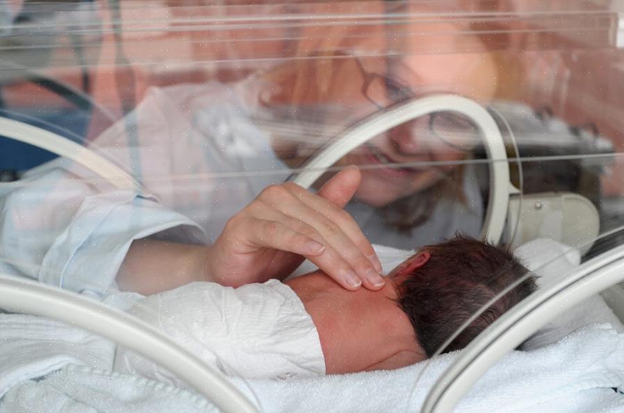 הרבה רופאי ילדים ממליצים לא לתת לתינוק פג לישון יותר מדי זמן בלי להאכיל אותו