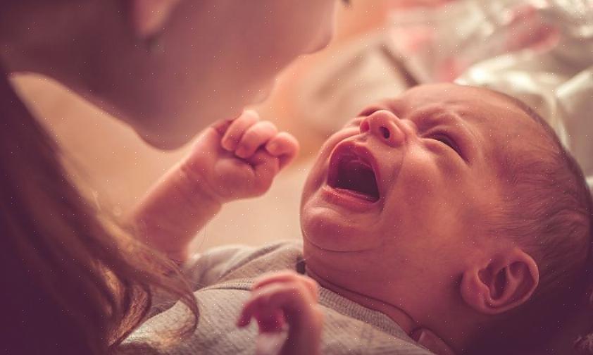 לקבלת טיפים כיצד להרגיע תינוק בוכה