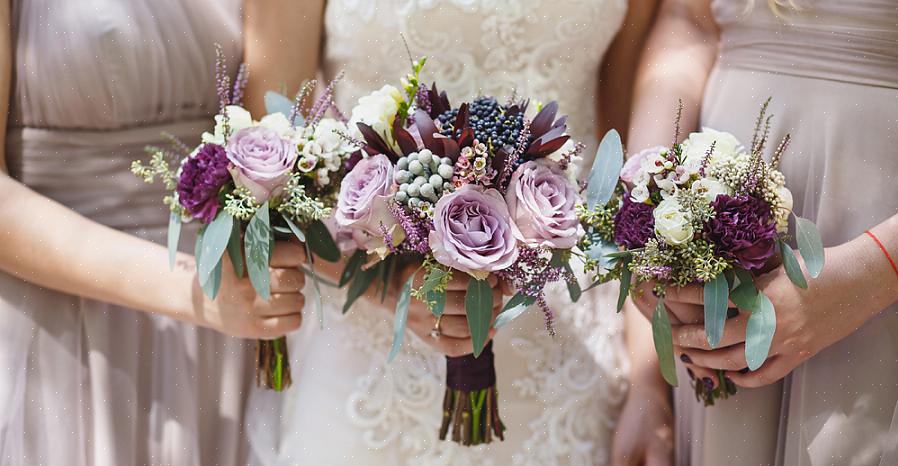 תכניות חתונה וסידורי פרחים המשמשים לאירוע עוקבים אחר ההעדפות האישיות של החתן והכלה