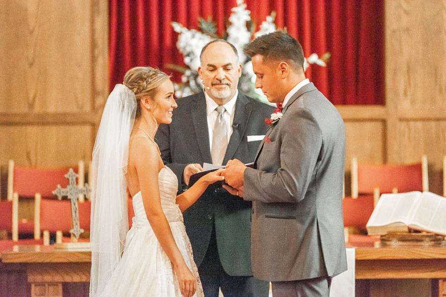 כומר לחתונה הוא של כמה אנשים חשובים בטקס חתונה