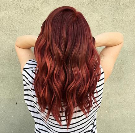 הצעד הראשון בבחירת צבע השיער האדום המושלם ללבוש הוא לקבוע תחילה את גוון העור הטבעי שלך