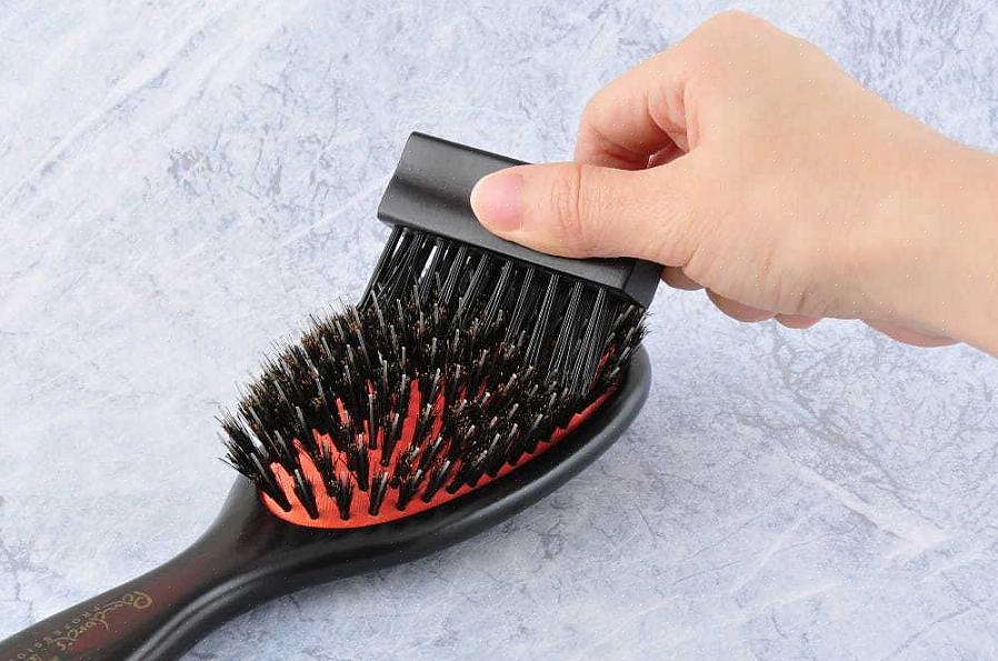 ניתן להשתמש במברשת שיער נוספת להסרת קווצות שיער הכלואות במברשת השיער