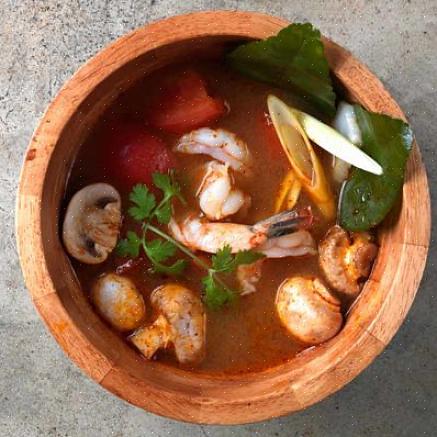 אתה יכול לנסות להכין מרק פירות ים תאילנדי חריף