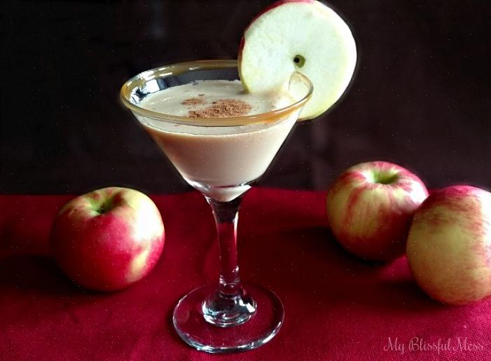 התאם את כמות המרכיבים אם אתה מכין מרטיני תפוחים ממתקים לקבוצה