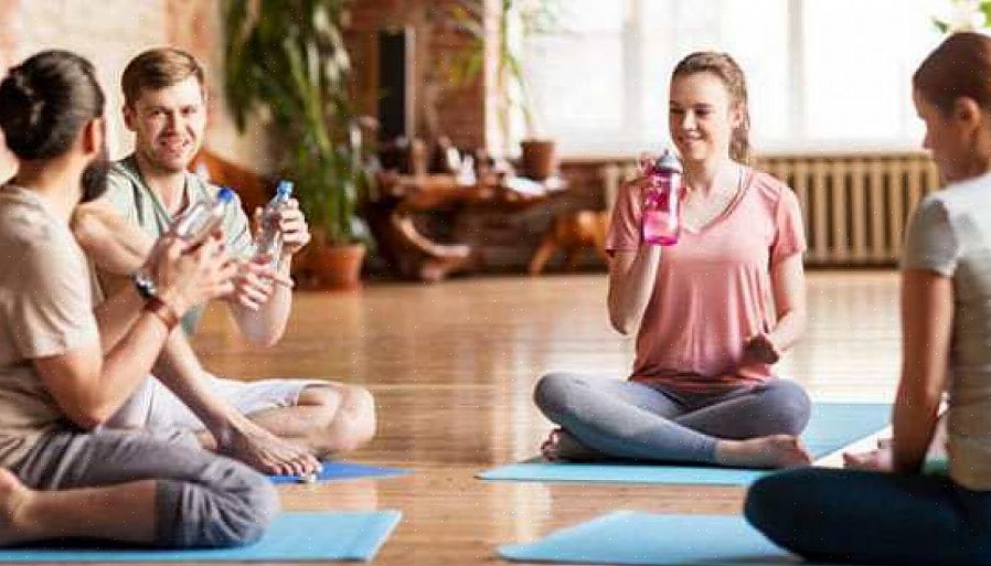 Bikram Yoga יכול להיות יעיל אם אתה עוקב אחר הוראות המדריך שלך ומנקוט צעדים להתאמן בבטחה