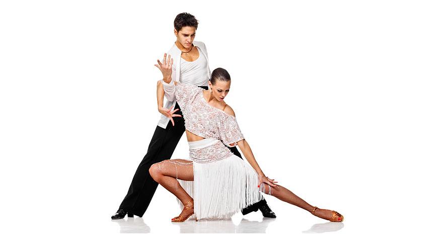 מה שמייחד את הריקודים הלטיניים לעמיתיהם באולם הנשפים הוא שהתנועות מהירות מעט יותר והמקצבים אקספרסיביים יותר
