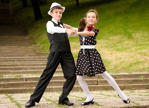 תנוחת הריקוד הנכונה חשובה מאוד כדי לעזור לשני בני הזוג לרקוד בצורה נוחה יותר ביחד