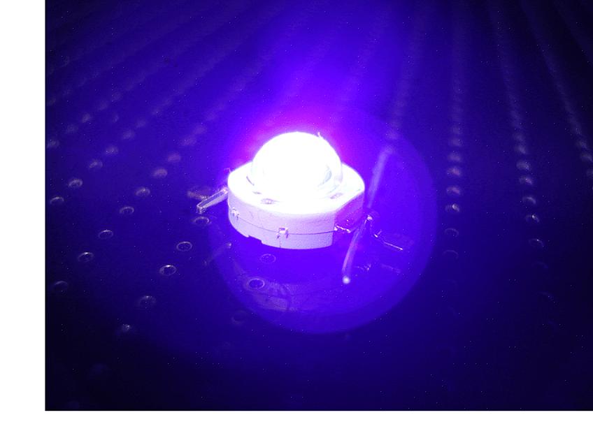 תוך מספר דקות וחומרים הקיימים ברוב חנויות האלקטרוניקה תוכלו ליצור פנס UV LED משלכם