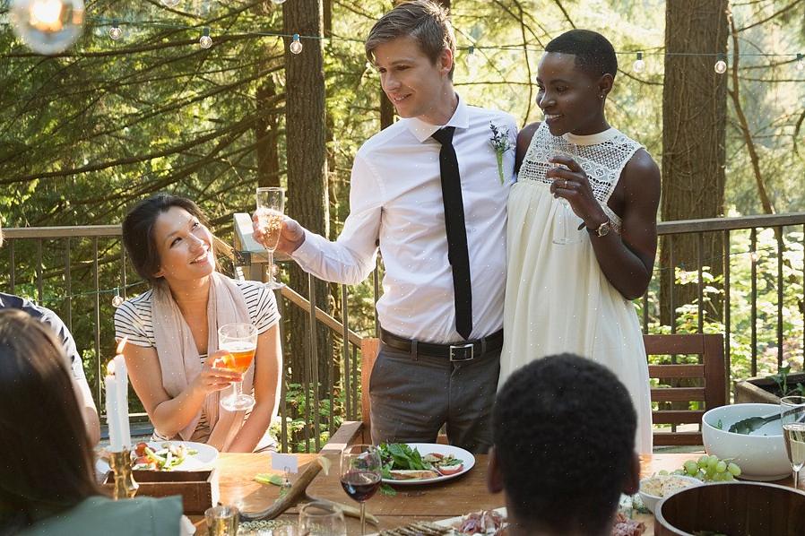 ארוחת חזרות היא ארוחת ערב בלתי פורמלית שמתוכננת לאחר חזרת החתונה
