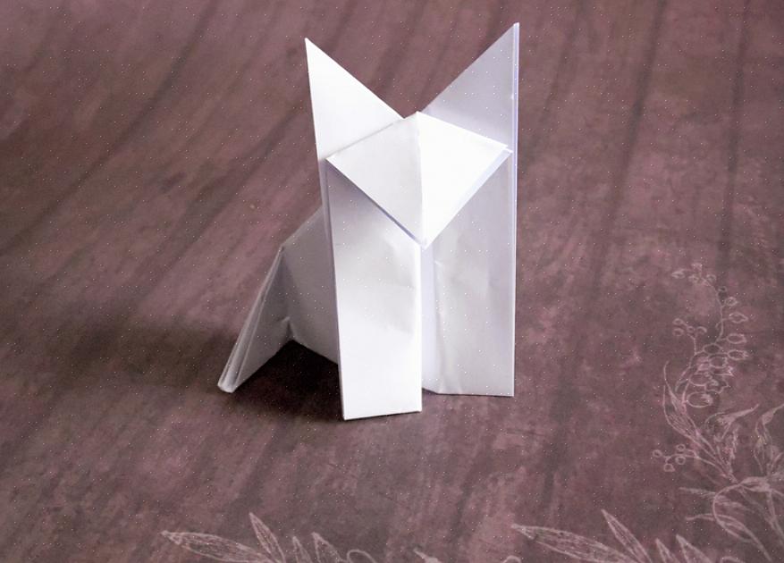 הכנת דמות זאב באמצעות אוריגמי - האמנות היפנית של קיפול נייר - היא למעשה די פשוטה בהשוואה לחפצי אוריגמי רבים