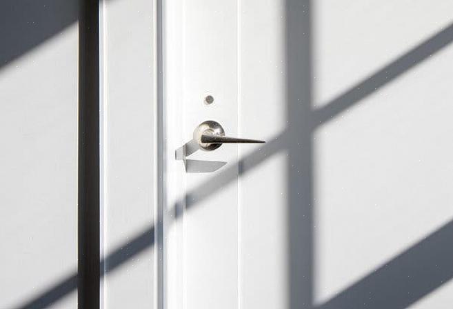 אתה יכול לבחור את ידיות הדלתות שלך על סמך עד כמה מורכב העיצוב של הדלתות שלך ואם ידית הדלתות מתאימה לכך