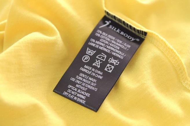 אל תייבש בגדי משי במייבש כביסה מכיוון שחום מוגזם עלול לכווץ את בגדי המשי שלך ולהסיר את הברק הטבעי מהבד