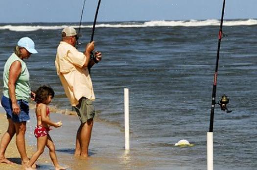דיג על החוף יכול להיות מסוכן ומסובך