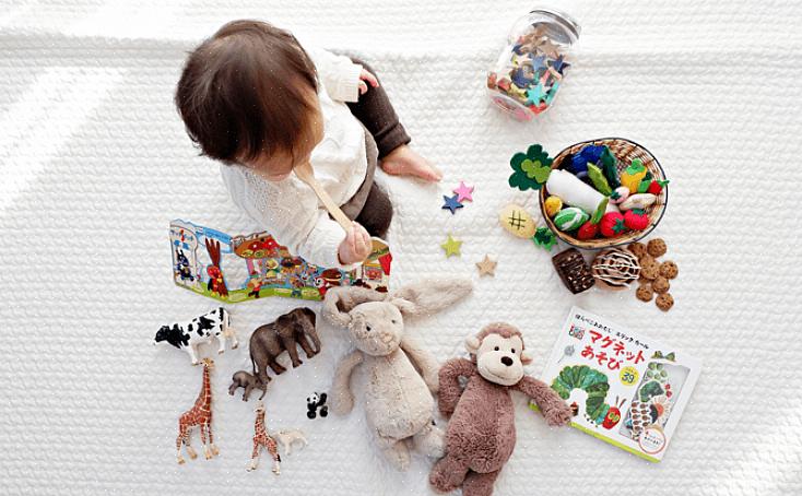 צעצועים חשובים מאוד לעמותות שכן אלה יכולים להרגיע ולנחם ילדים ולקיים אותם בחברה
