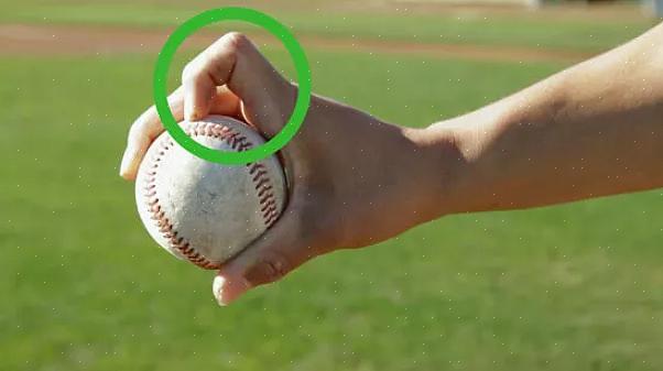 כדור העקומה הוא אחד המגרשים המשמשים שחקני בייסבול מיומנים בעת זריקת הכדור