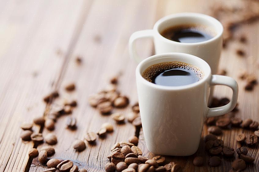 קפה מתובל - מערבבים 0,67 מכוס קפה נמס עם 1 ו -0,33 כוסות סוכר