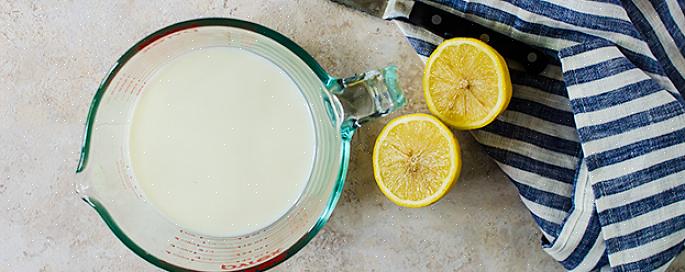 להכנת חלב חמאה כל מה שאתה צריך זה חלב מלא ושמנת אבנית או מיץ לימון