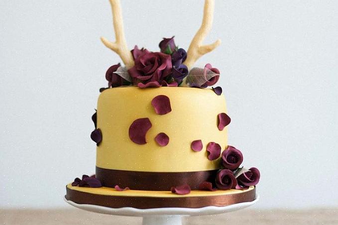 עוגת החתן מיועדת לייצג את טעמם הגברי יותר של החתן