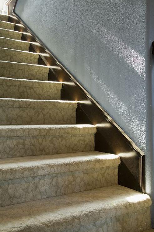המפתח להתקנת שטיחים נכונה במדרגות הוא לבצע את המידות הנכונות