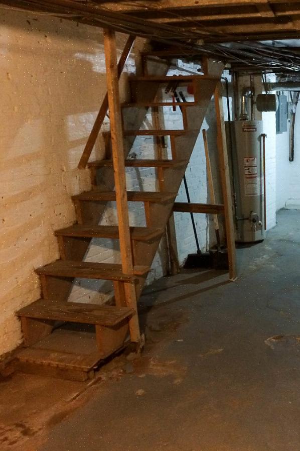 רוב האנשים חושבים שצביעת גרם מדרגות עץ במרתף היא מטרד