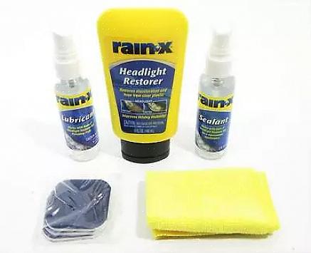 בחר באפשרות ניקוי זכוכית של Rain X או ניקוי Scrub Soft