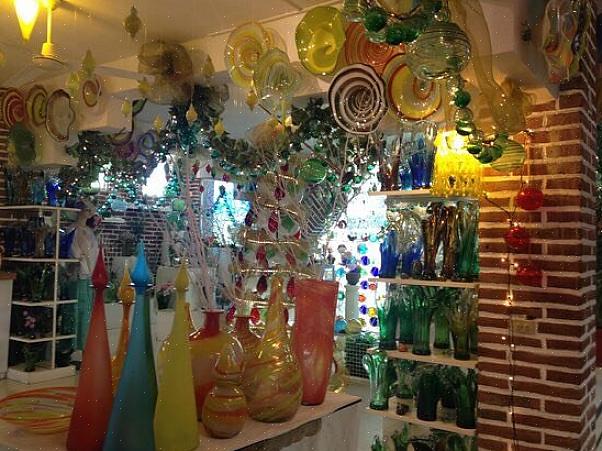 מקסיקו כמקום תיירותי פופולרית בזכות פריטי המזכרות הצבעוניים מזכוכית מפוצצת שלה