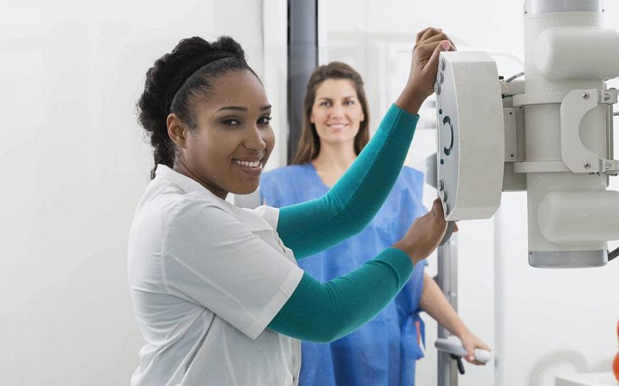 טכנאי רדיולוגיה או טכנאי רנטגן הם טכנאים רפואיים המספקים סיוע רב ערך לרופאי שיניים ורופאים