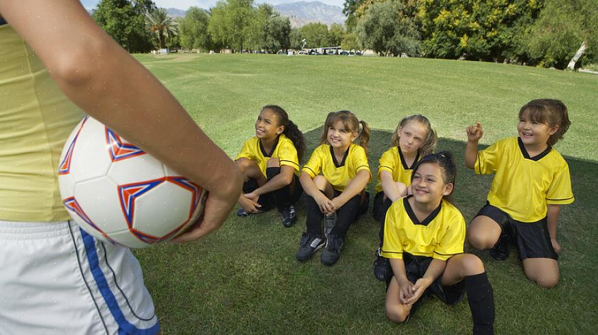 למספר ערים וערים יש ליגות נוער מקומיות ומרכזי ספורט לנוער אשר יתאמו משחקים בין שכונות