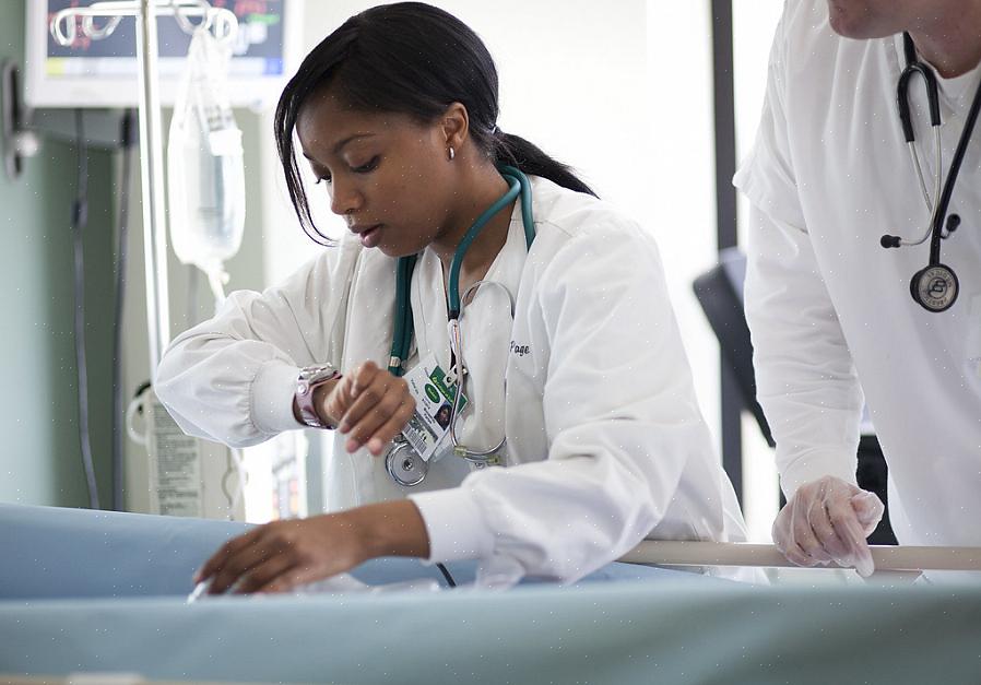 אנשי מקצוע בניהול רפואי יכולים לפעול באופן פרטני או בתוך תאגיד לניהול בתי חולים